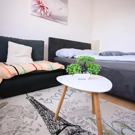 Mestsky Vyhlad-city View & 24h Self Check-in & Free Parking Appartement